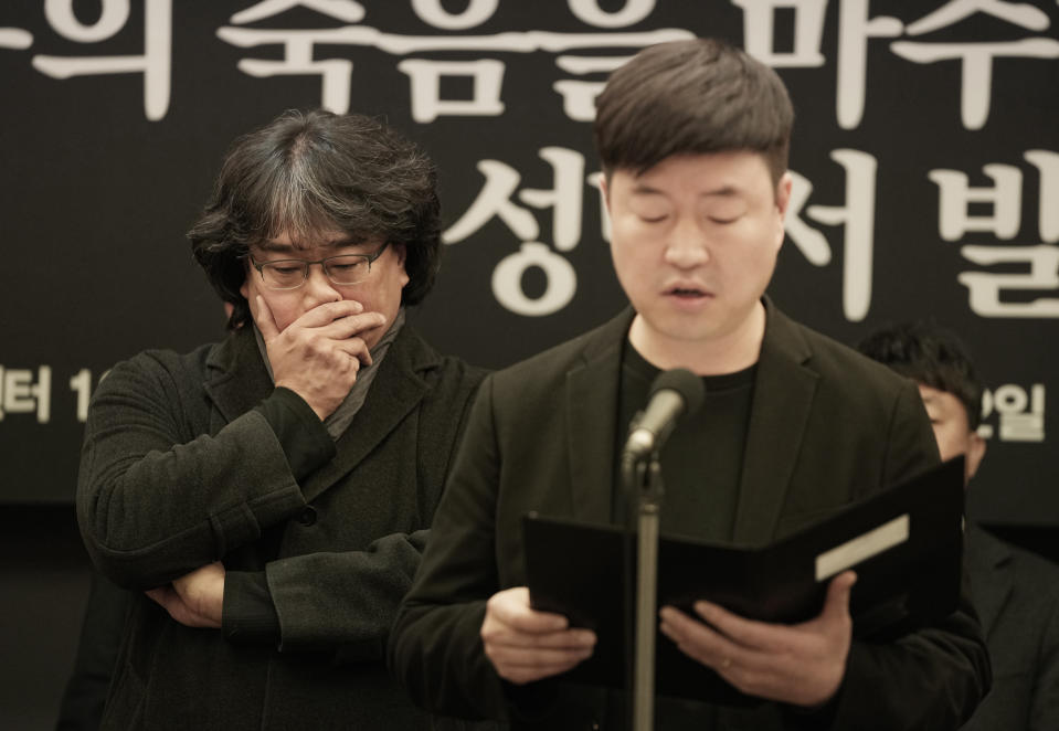 South Korean director Bong Joon-ho, left, reacts during a press conference demanding an investigation into the case for the death of the late actor Lee Sun-kyun in Seoul, South Korea, Friday, Jan. 12, 2024. Lee, a popular South Korean actor best known for his role in the Oscar-winning movie "Parasite," was found dead in a car in Seoul on Dec. 27, 2023, authorities said, after weeks of an intense police investigation into his alleged drug use. (AP Photo/Ahn Young-joon)