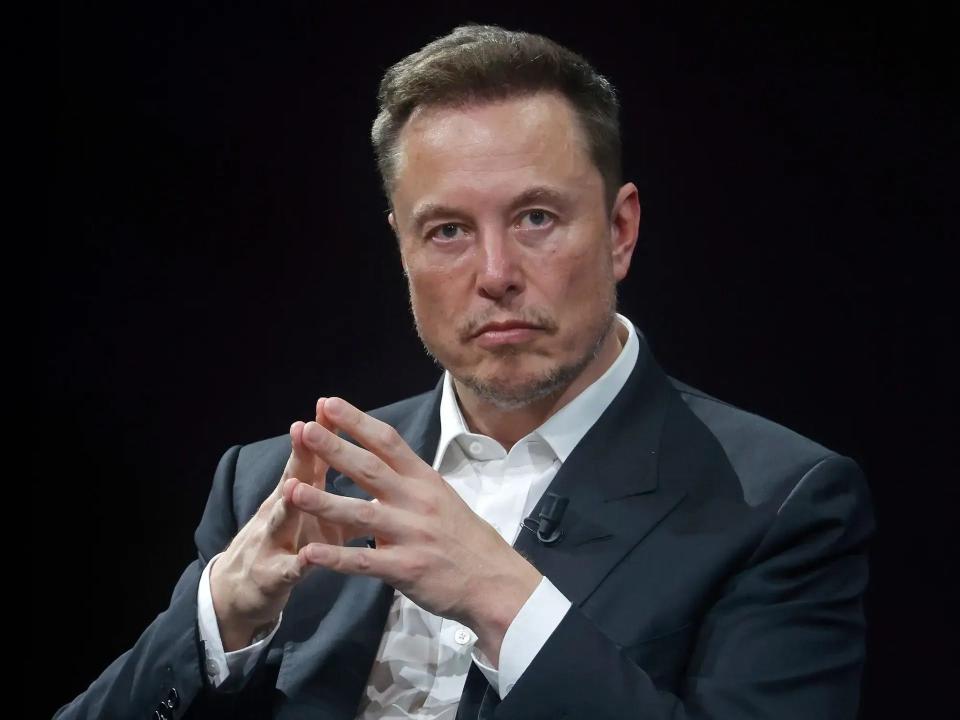 Elon Musk gilt als reichster Mensch der Welt - doch der Streit um sein Gehaltspaket bei Tesla gefährdet diesen Status. - Copyright: Spencer Platt/Getty Images