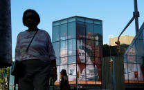 <p>People walk by as a tribute to Queen Elizabeth appears on the National Arts Centre, after Queen Elizabeth's passing, in Ottawa, Ontario, Canada, September 8, 2022. REUTERS/Patrick Doyle - RC25DW9C211N</p> 