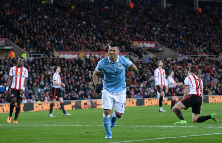 Manchester City's striker Sergio Aguero (C) celebrates after scoring the opening goal of the English Premier League football match between Sunderland and Manchester City in Sunderland, England on February 2, 2016