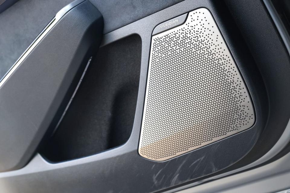 EV6 GT標配的是Meridian頂級環場音響系統，且擁有14支揚聲器設定。