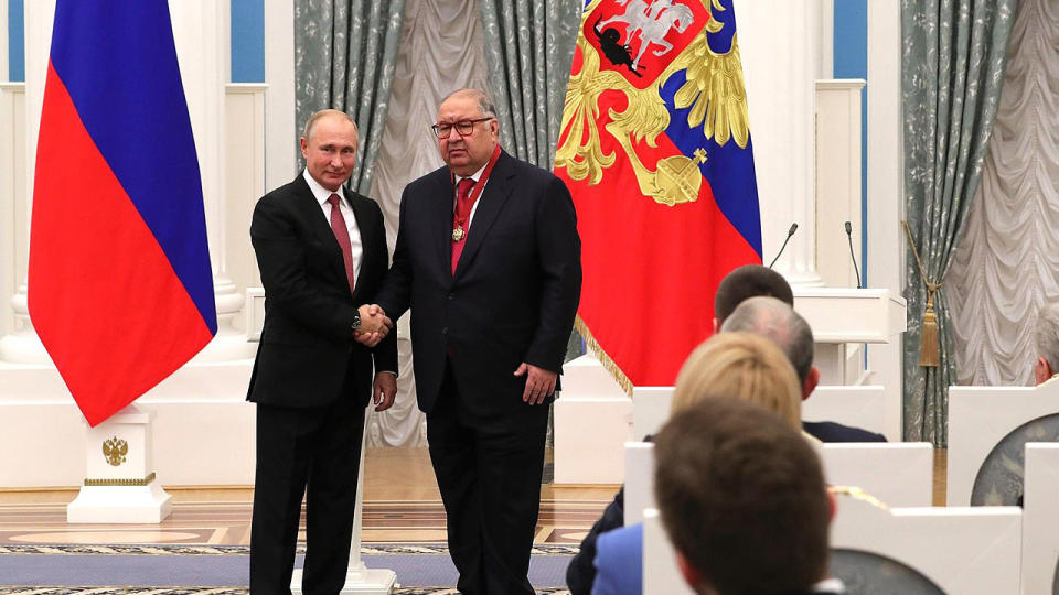 Vladimir Putin with Alisher Usmanov in 2018