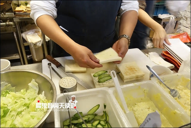 《捷運中正紀念堂站美食》高三孝碳烤吐司~隱藏於南門市場後方巷弄