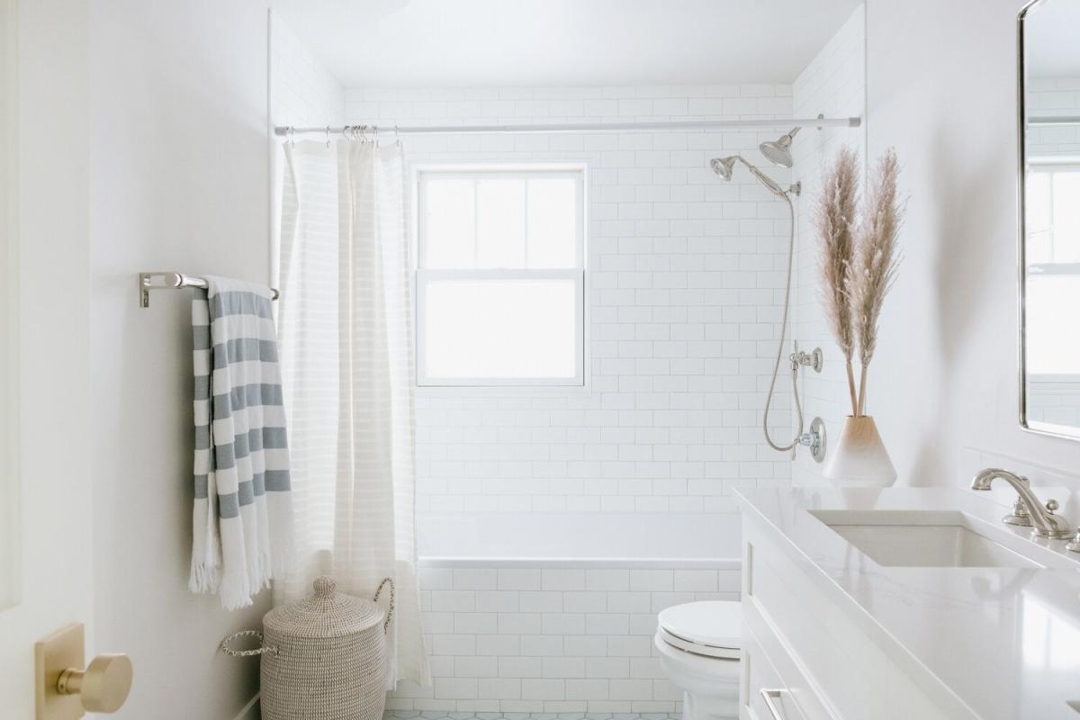 How to Choose Beautiful and Practical Shower Windows