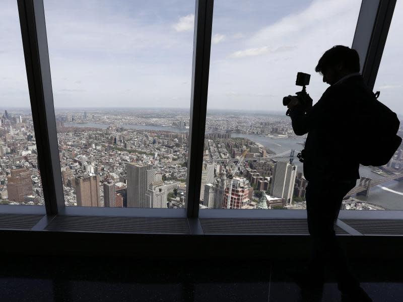 Hoch über den Dächern von New York. Vom Panoramadeck aus haben Besucher einen atemberaubenden Blick über die Stadt. Foto: Jason Szenes