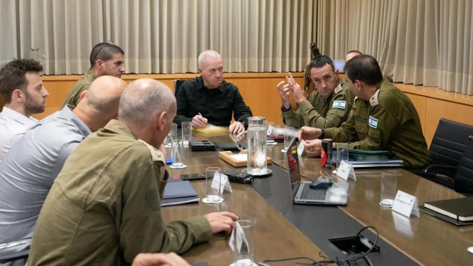 Israeli Defense Minister Yoav Gallant and advisors