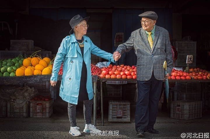 La sesión fotográfica que celebra su matrimonio de más de 60 años rememora los momentos felices que esta pareja ha vivido durante todo este tiempo.