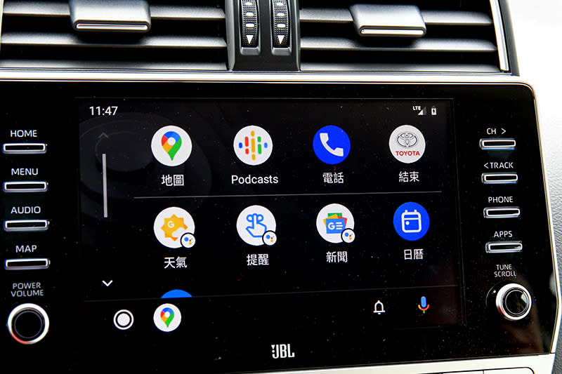 中央觸控螢幕從改款前的8吋升級為9吋，並支援時下流行的Android Auto與Apple Carplay