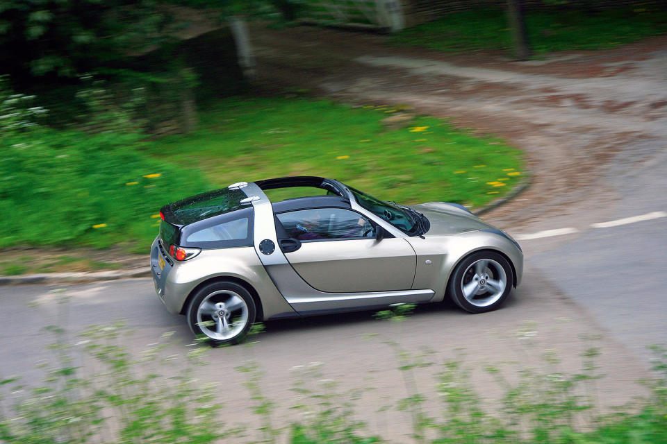 <p>With only <strong>80bhp </strong>from its three-cylinder turbocharged motor, the Smart comfortably qualifies for this group.</p><p>Two versions of the Roadster were produced: the simple Roadster with its notch back and the Roadster Coupé convertible like Murray’s (and big sister’s). The latter is the heavier at <strong>815kg </strong>(1793 lb) but that’s still light and gives us a power-to-weight ratio of <strong>98bhp per tonne</strong>.</p>