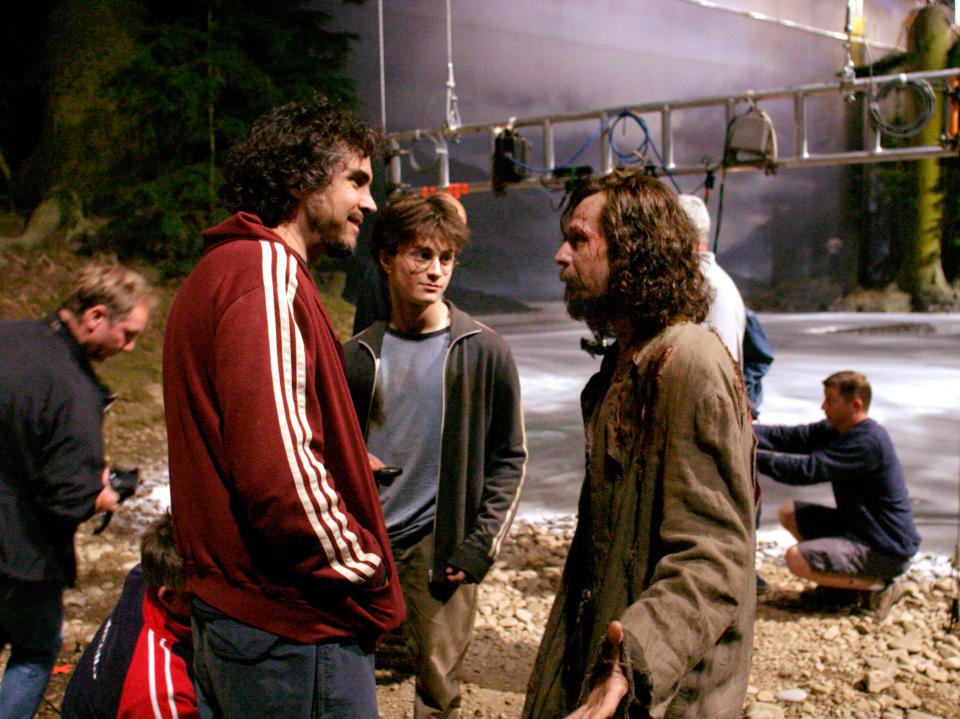 Alfonso Cuaron, Daniel Radcliffe and Gary Oldman on the set of Prisoner of Azkaban. (Alamy)