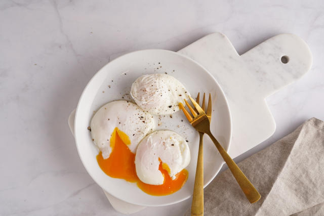 Huevos escalfados o pochados - cocina básica - Cravings Journal