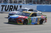 Kyle Busch (18) leads Brad Keselowski (2) on lap 120 during a NASCAR Cup Series auto race on Sunday, Nov. 11, 2018, in Avondale, Ariz. (AP Photo/Rick Scuteri)