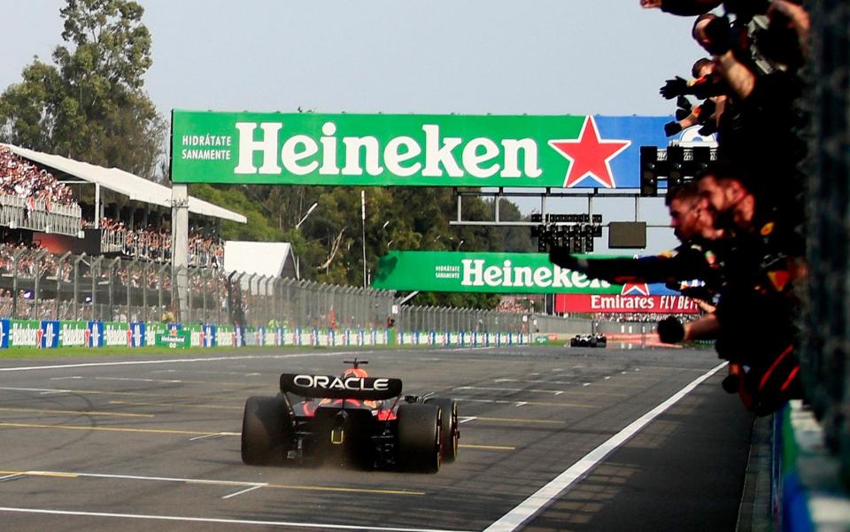  Formula One F1 - Mexico City Grand Prix - Autodromo Hermanos Rodriguez, Mexico City, Mexico - October 30, 2022 Red Bull's Max Verstappen wins the race and sets a new F1 record of 14 grand prix wins in a season - REUTERS