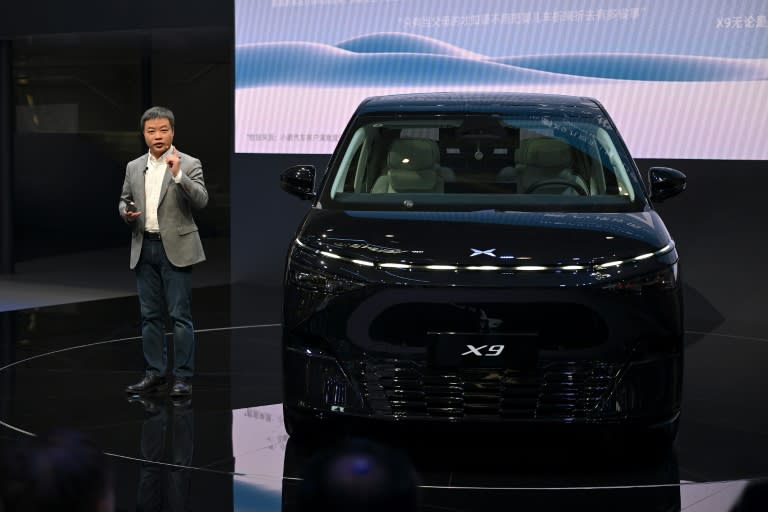 He Xiaopeng, directeur général du constructeur chinois de véhicules électriques XPeng, à l'ouverture du salon automobile Auto China, le 25 avril 2024 à Pékin (Jade Gao)