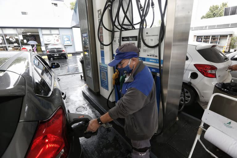 Estación de Servicio YPF por aumento de las naftas