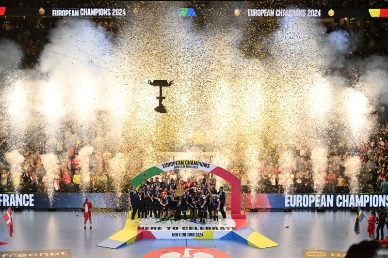 France's Luka Karabatić (C) lifts the trophy during the 2024 EHF European Men's Handball Final Match France vs. Denmark ceremony held at LANXESS Arena. Federico Gambarini/DPA