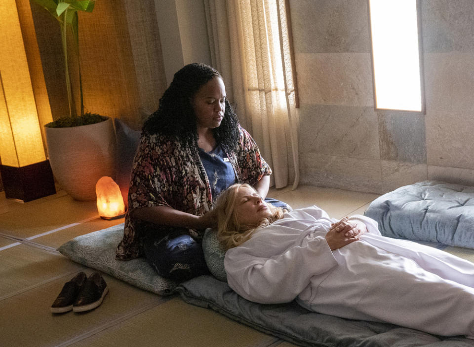 Natasha Rothwell and Jennifer Coolidge in Season 1 of ‘The White Lotus’