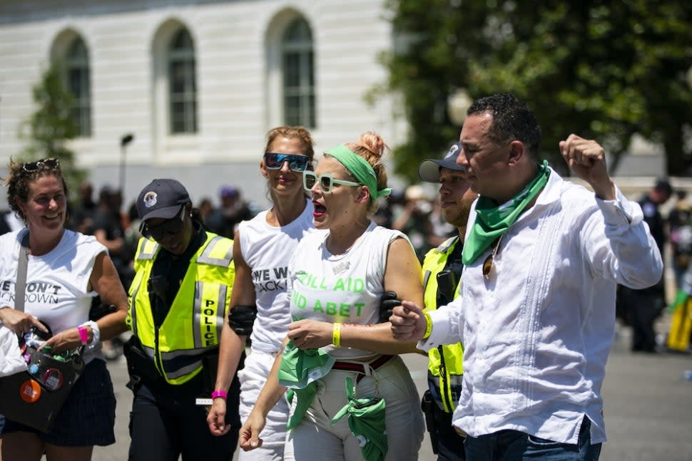 Busy Philipps protests in Washington, D.C.