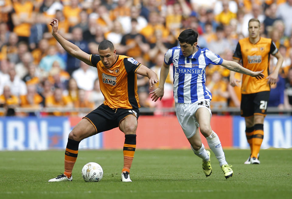 Britain Soccer Football - Hull City v Sheffield Wednesday - Sky Bet Football League Championship Play-Off Final - Wembley Stadium - 28/5/16 Hull City's Jake Livermore in action with Sheffield Wednesday's Fernando Forestieri Action Images via Reuters / Andrew Couldridge Livepic EDITORIAL USE ONLY. No use with unauthorized audio, video, data, fixture lists, club/league logos or "live" services. Online in-match use limited to 45 images, no video emulation. No use in betting, games or single club/league/player publications. Please contact your account representative for further details.