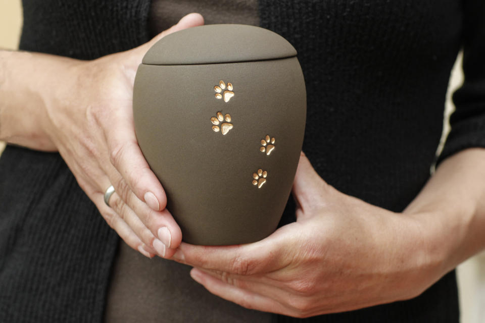 Urn for the cremation of a pet. (Photo: Getty Images)