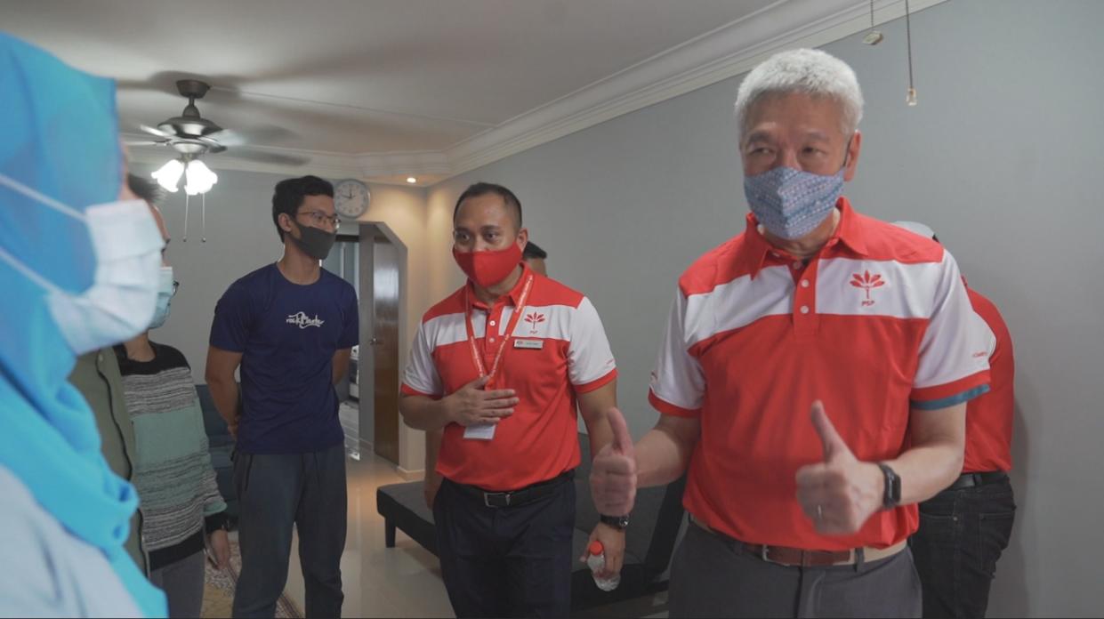 PSP's Lee Hsien Yang at a Nee Soon GRC house visit on 5 July. (PHOTO:Yahoo News Singapore/Nick Tan)