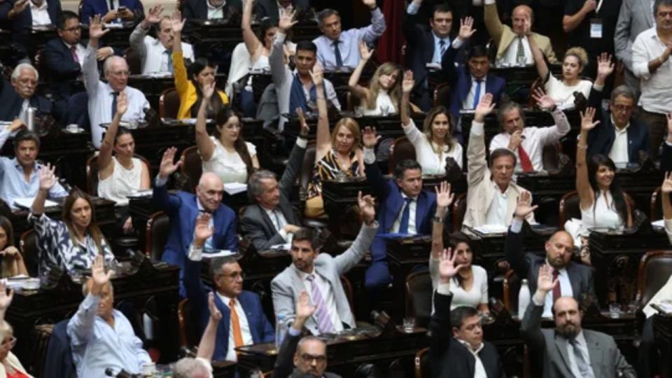 Ley Bases y Paquete Fiscal fueron dos proyectos claves que se aprobaron en la Cámra de Diputados este martes.