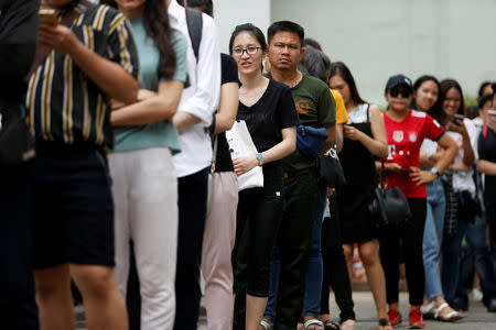 People line up for their early vote of the upcoming Thai election at a polling station in Bangkok, Thailand, March 17, 2019. REUTERS/Soe Zeya Tun