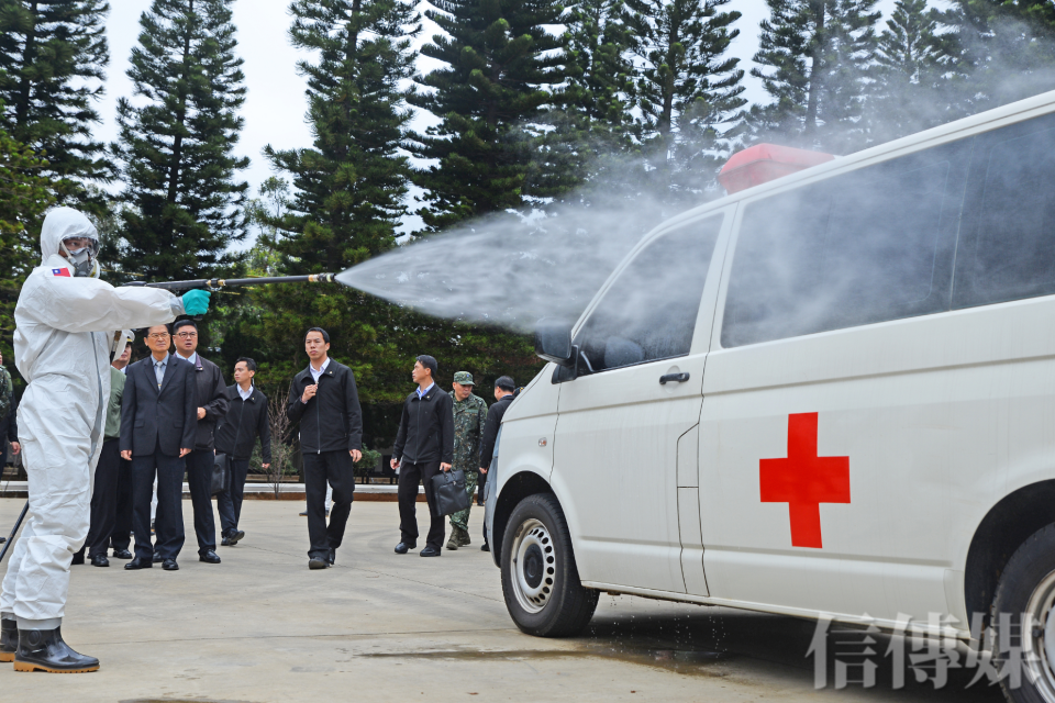 「陸軍第六軍團33化學兵群」是配合中央流行疫情指揮中心執行武漢肺炎檢疫、消毒任務的部隊。