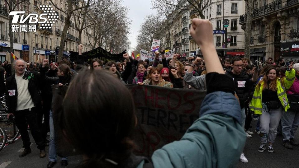 法國民眾反對年金改革，屢次發動大規模抗議。（圖／達志影像美聯社）