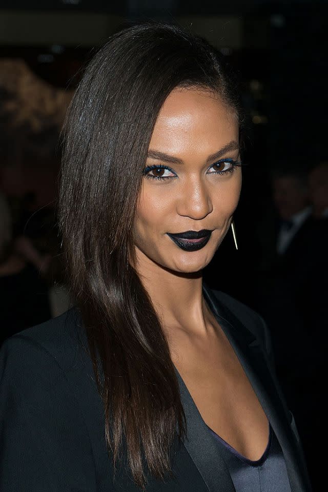 <p>The model brightened her face with a hint of gloss in her lip color and electric blue on her eyes. (Photo: Getty) </p>