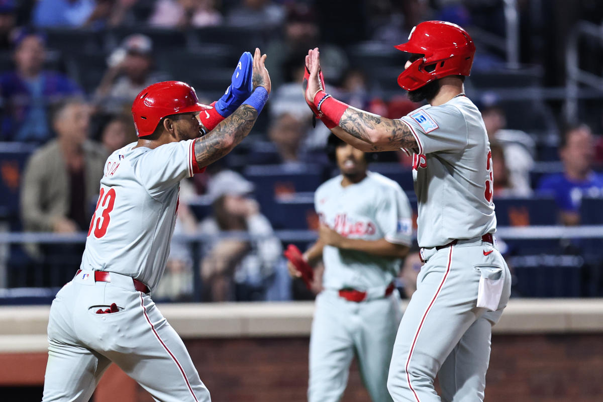 Phillies punch ticket to postseason by beating Mets