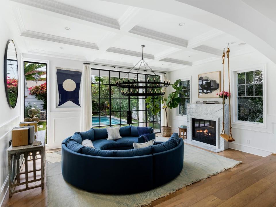 Photo of Margot Robbie's recently-sold home.,