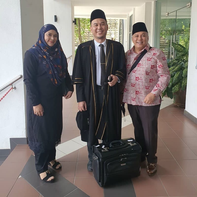 Serina accompanied by her father, Chef Wan at the Shah Alam Syariah High Court. — Picture via Instagram/serinaredzuawan