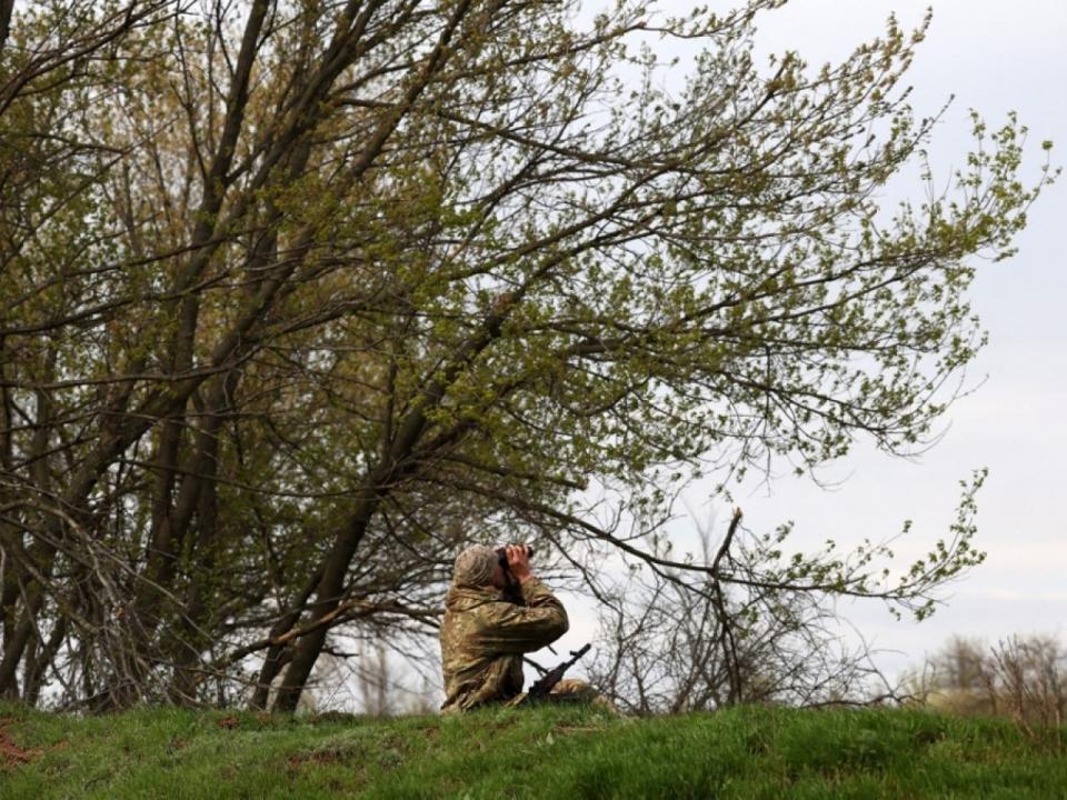 烏克蘭軍方表示，俄軍正加緊使用重型火砲並空襲東部城鎮巴赫穆特。（法新社）