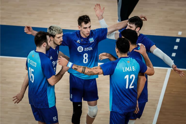 La selección argentina está en el octavo de lugar de la tabla de posiciones de la VNL 2024 y podría meterse en cuartos de final