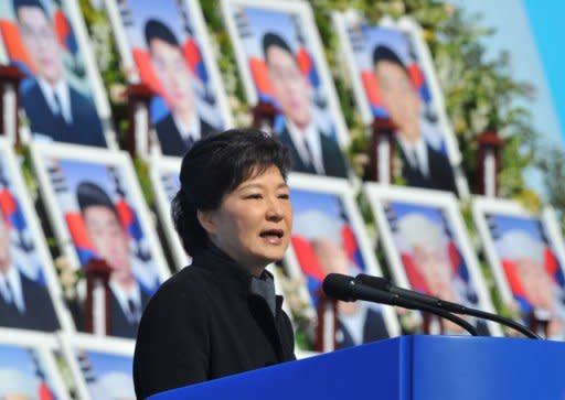 Nach der Ausrufung des Kriegszustands durch die nordkoreanische Führung hat Südkorea dem Nachbarn für den Fall eines Angriffs mit entschlossenen Reaktionen gedroht. Sollte es "irgendeine Provokation" des Nordens geben, sei mit einer "starken und sofortigen Vergeltung" zu rechnen, erklärte Präsidentin Park Geun Hye in Seoul