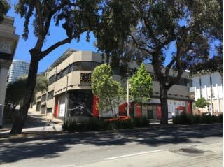 Tesla store under construction, Van Ness Ave, San Francisco [photo: BlueStarE3 on Tesla Motors Club]