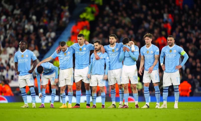 Manchester City players look on during the penalty shootout following the UEFA Champions League quarter-final second leg soccer match between Manchester City and Real Madrid at the Etihad Stadium, Manchester. Mike Egerton/PA Wire/dpa