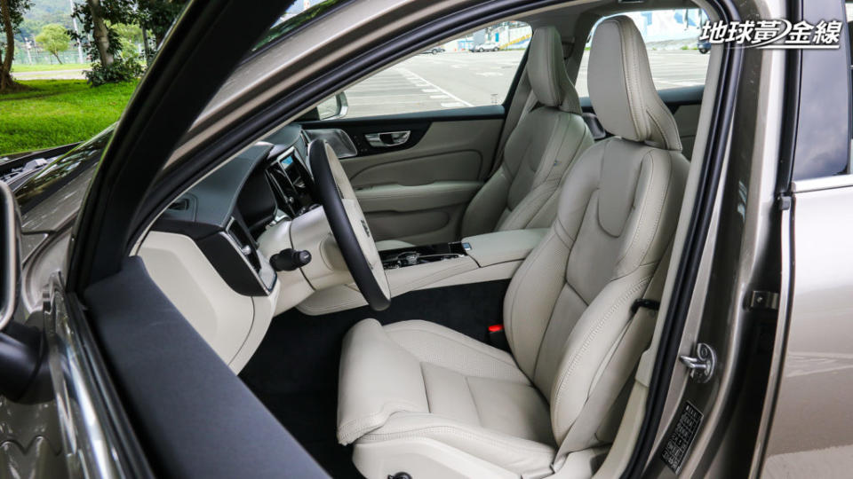 Volvo的座椅就有主動式頭枕保護裝置，圖非當事車款。(攝影/ 陳奕宏)