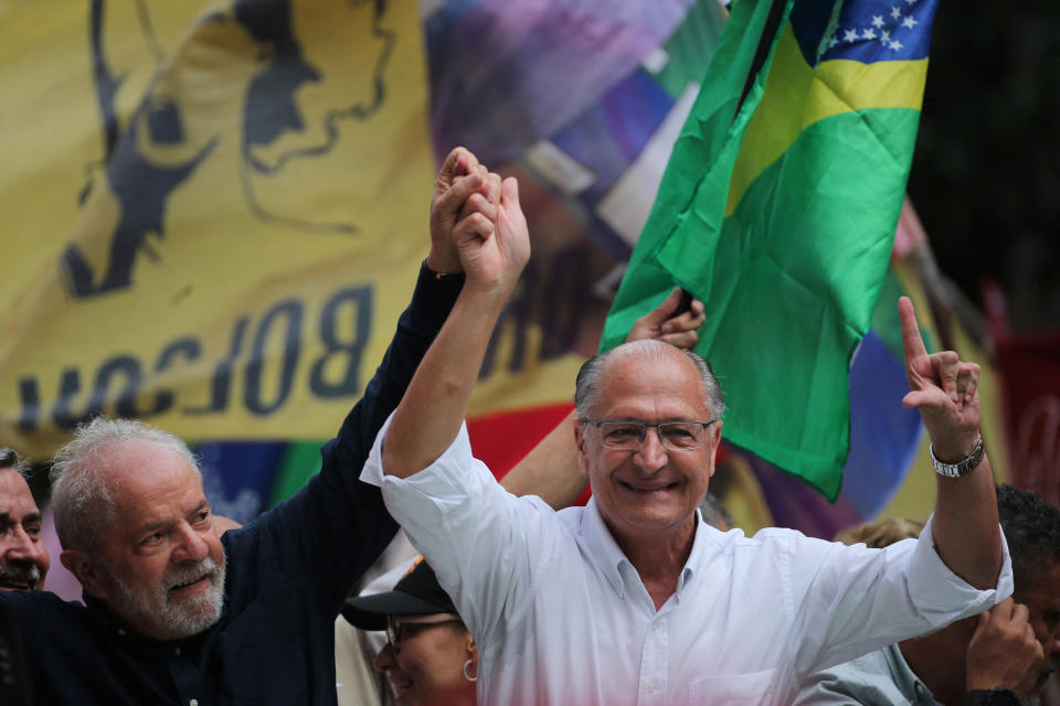 Lula e Geraldo Alckmin estiveram hoje (10) no CCBB de Bras&#xed;lia (REUTERS/Diego Vara)