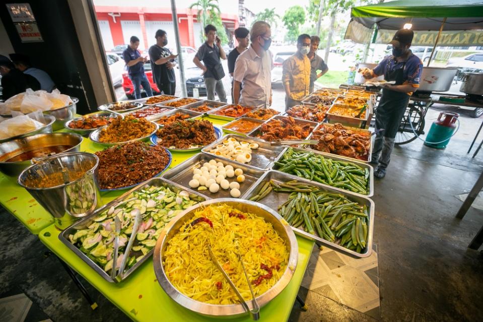 Food brings people together in Malaysia. — Picture by Devan Manuel