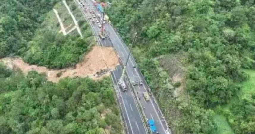 廣東梅大高速驚傳坍塌事故，造成19死30傷。（圖／翻攝自微博）