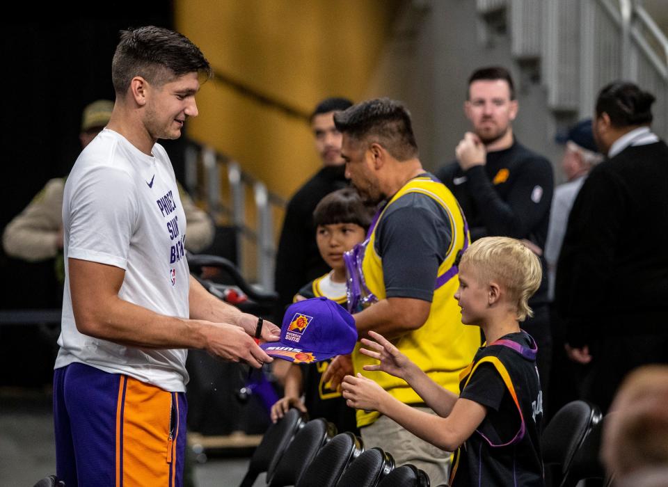 Phoenix Suns guard Grayson Allen (8) signs an autograph for a fan before the team's preseason game against the Los Angeles Lakers on Thursday at Acrisure Arena in Palm Desert.