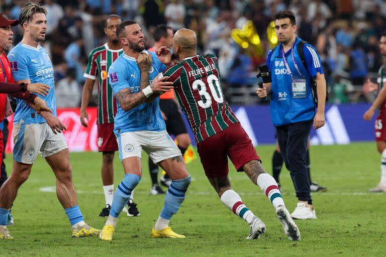 Kyle Walker y Felipe Melo se tomaron a golpes tras el final de Manchester City - Fluminense.