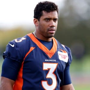 Russell Wilson Spent 4 Hours Working Out on an Airplane — Twitter