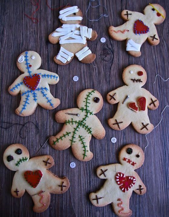 <p>Attention à ne pas vous laisser ensorceler par ses sablés poupées vaudous.</p><p>Découvrir la <a href="https://www.notquitenigella.com/2012/10/16/voodoo-doll-cookies/" rel="nofollow noopener" target="_blank" data-ylk="slk:recette;elm:context_link;itc:0;sec:content-canvas" class="link ">recette</a></p><br>