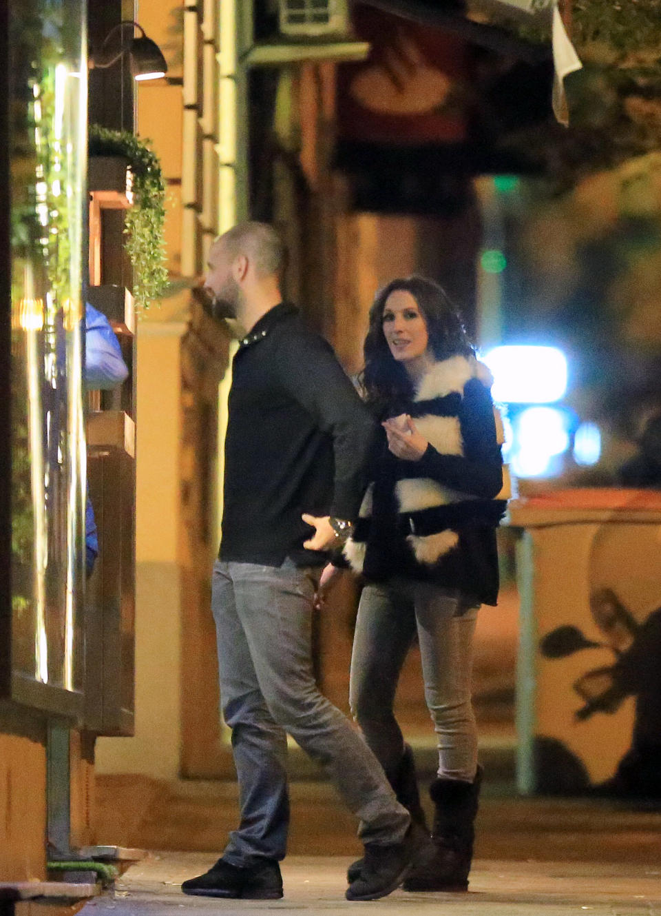 <p>Su única pareja conocida ha sido Gonzalo Miró, con el que la vemos paseando por las calles de Madrid en esta imagen de 2015. (Foto: Gtres). </p>