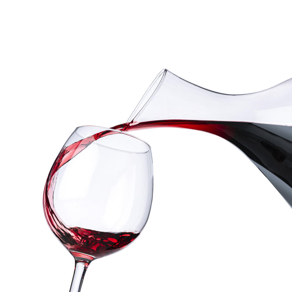 Erst wenn Wein belüftet wurde, kann er seinen vollen Geschmack entfalten. (Foto: Getty Images)
