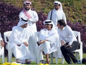 Les propriétaires qataris avec le directeur sportif du PSG, Leonardo. AFP