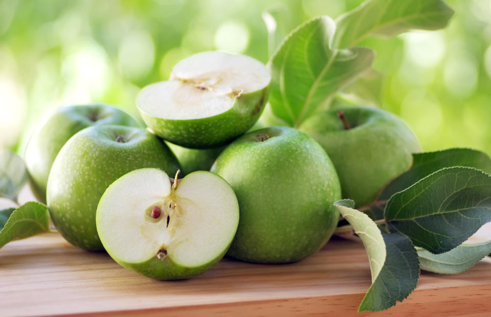 La manzana es una de las frutas recomendadas para mejorar la hipertensión arterial. (Getty Creative)